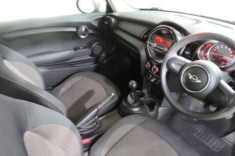 Mini Hatch ONE Image 2