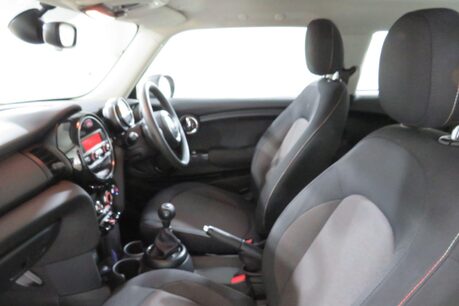 Mini Hatch ONE Image 19