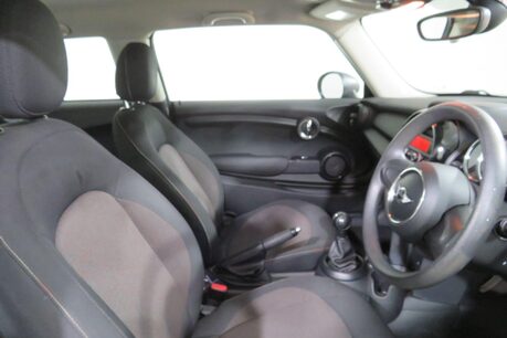 Mini Hatch ONE Image 13