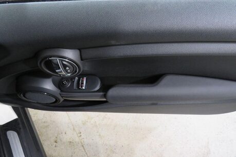 Mini Hatch ONE Image 28