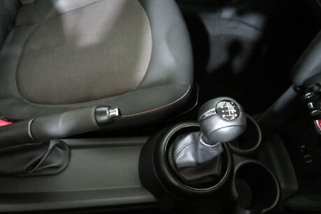 Mini Hatch ONE Image 26