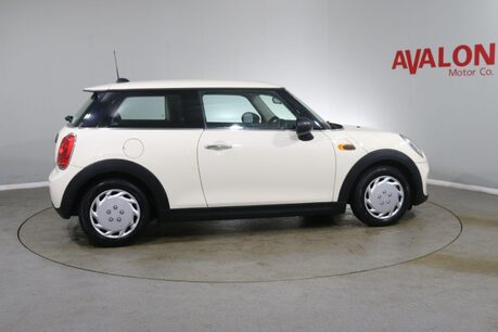 Mini Hatch ONE Image 4