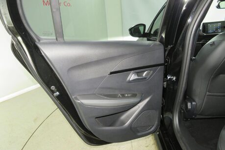 Peugeot 208 PURETECH ALLURE S/S Image 30