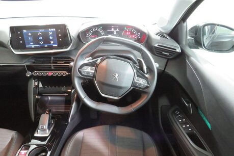 Peugeot 208 PURETECH ALLURE S/S Image 13