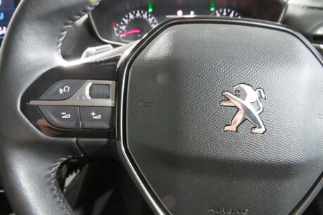 Peugeot 208 PURETECH ALLURE S/S Image 25