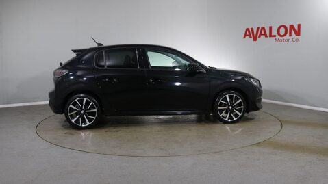 Peugeot 208 PURETECH ALLURE S/S Interior