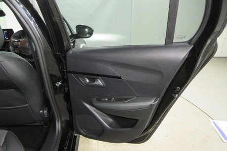 Peugeot 208 PURETECH ALLURE S/S Image 29