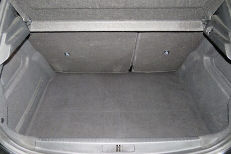 Peugeot 208 PURETECH ALLURE S/S Image 18