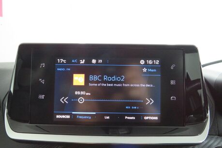 Peugeot 208 PURETECH ALLURE S/S Image 22