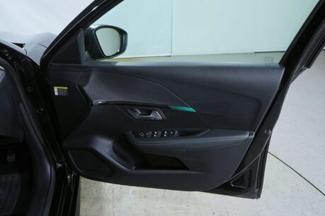 Peugeot 208 PURETECH ALLURE S/S Image 28