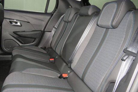 Peugeot 208 PURETECH ALLURE S/S Image 17
