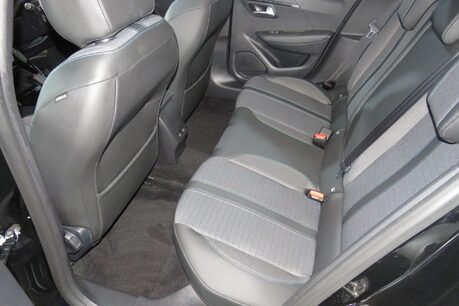Peugeot 208 PURETECH ALLURE S/S Image 16