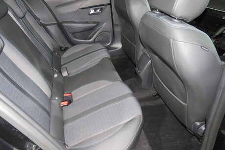 Peugeot 208 PURETECH ALLURE S/S Image 15