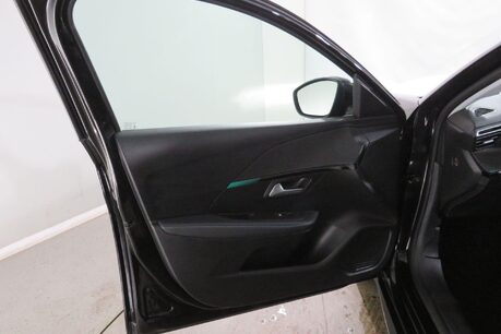 Peugeot 208 PURETECH ALLURE S/S Image 27