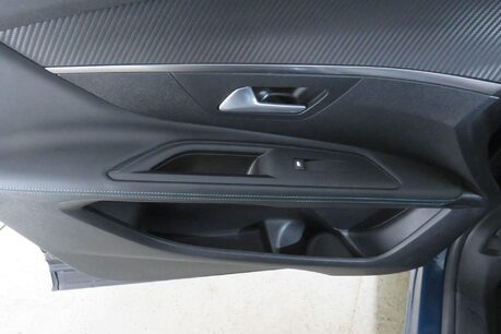 Peugeot 3008 S/S ALLURE Image 32
