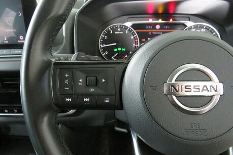 Nissan Qashqai DIG-T ACENTA PREMIUM DCT MHEV Image 25