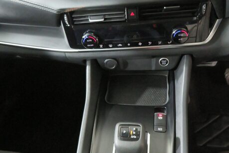 Nissan Qashqai DIG-T ACENTA PREMIUM DCT MHEV Image 24