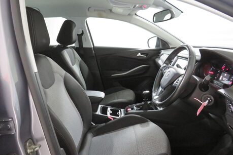 Vauxhall Grandland X SE Image 13