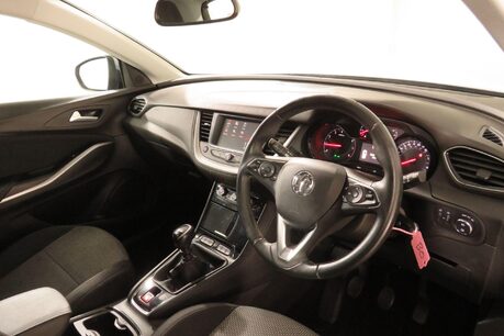 Vauxhall Grandland X SE Image 2