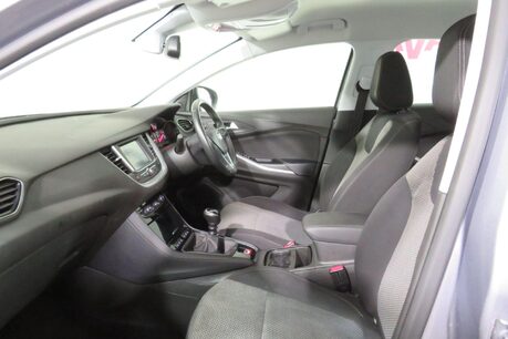 Vauxhall Grandland X SE Image 18