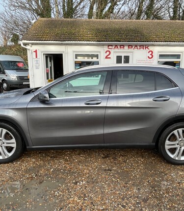 Mercedes-Benz GLA Class GLA200 CDI SE PREMIUM PLUS..GLASS ROOF 6 SERVICES! £35 ROAD TAX! 3