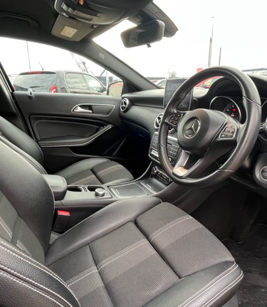 Mercedes-Benz A Class A 180 D SPORT EDITION..1 PREVIOUS OWNER.1/2 LEATHER..STUNNING  3