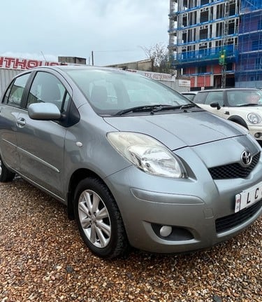 Toyota Yaris TR VVT-I MM.. AUTOMATIC WITH PADDLES.13 MAIN DEALER SERVICES..REAR SENSORS  3
