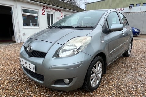 Toyota Yaris TR VVT-I MM.. AUTOMATIC WITH PADDLES.13 MAIN DEALER SERVICES..REAR SENSORS  10