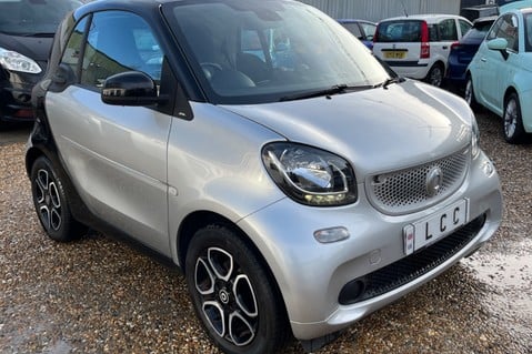 Smart Fortwo Coupe PRIME PREMIUM... 1 PREVIOUS OWNER... 7 SERVICE STAMPS 4