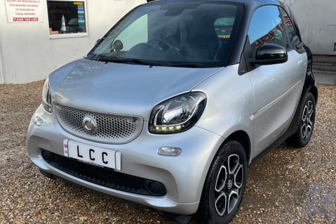 Smart Fortwo Coupe PRIME PREMIUM... 1 PREVIOUS OWNER... 7 SERVICE STAMPS 11