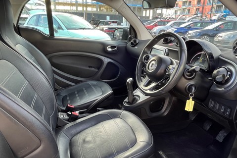 Smart Fortwo Coupe PRIME PREMIUM... 1 PREVIOUS OWNER... 7 SERVICE STAMPS 2