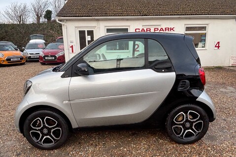 Smart Fortwo Coupe 1.0 PRIME PREMIUM. 1 PREVIOUS OWNER. LOW INSURANCE! ZERO R/TAX! 7 SERVICES! 7