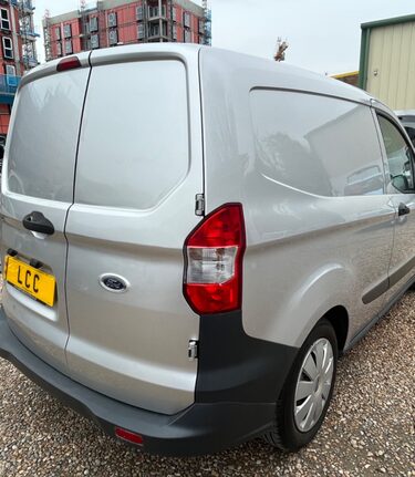 Ford Transit Courier 1.5 TDCI.. NO VAT !!! 68 MPG!! 1 PREVIOUS OWNER.. 8 SERVICE STAMPS.. DAB.. 3