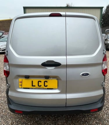 Ford Transit Courier BASE TDCI.. NO VAT !!! 1 PREVIOUS OWNER.. 8 SERVICE STAMPS 3