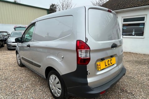 Ford Transit Courier BASE TDCI.. NO VAT !!! 1 PREVIOUS OWNER.. 8 SERVICE STAMPS 7