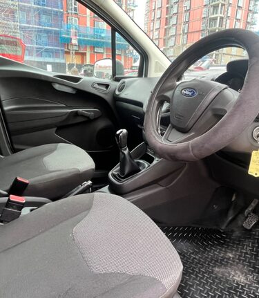 Ford Transit Courier 1.5 TDCI.. NO VAT !!! 68 MPG!! 1 PREVIOUS OWNER.. 8 SERVICE STAMPS 3