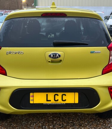 Kia Picanto 1.0 ZEST.. 3 KIA SERVICES.. REVERSING CAMERA. APPLE CARPLAY. LOW INSURANCE. 3