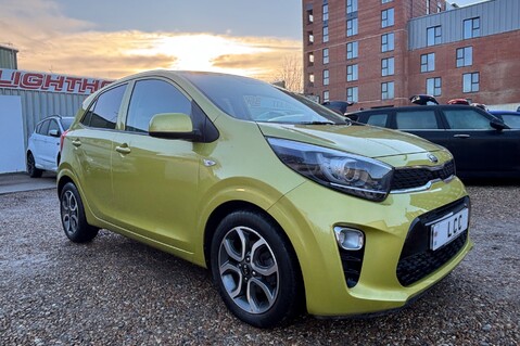 Kia Picanto 1.0 ZEST.. 3 KIA SERVICES.. REVERSING CAMERA. APPLE CARPLAY. LOW INSURANCE. 1