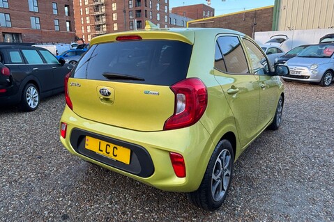 Kia Picanto 1.0 ZEST.. 3 KIA SERVICES.. REVERSING CAMERA. APPLE CARPLAY. LOW INSURANCE. 39