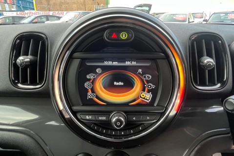 Mini Countryman COOPER D..CHILLI PACK MEDIA PACK XL..STUNNING EXAMPLE..ONLY 25000 MILES  8