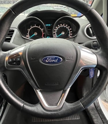 Ford Fiesta ZETEC... SAT NAV... BLUETOOTH.. NO ROAD TAX... SERVICE HISTORY  3