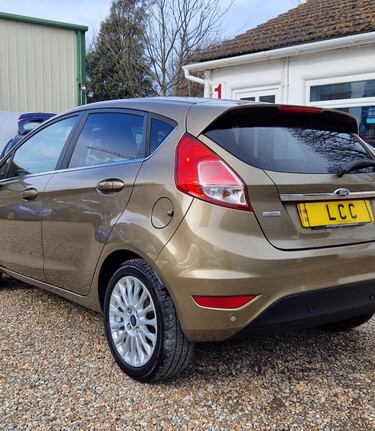 Ford Fiesta TITANIUM.. 1 PREVIOUS OWNER.. 10 FORD SERVICES.. 65 MPG..£ZERO ROAD TAX 3