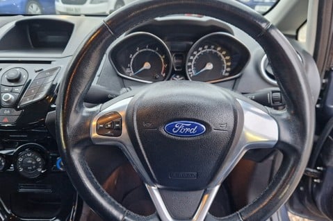 Ford Fiesta ZETEC.. £35 ROAD TAX ..STUNNING EXAMPLE 9
