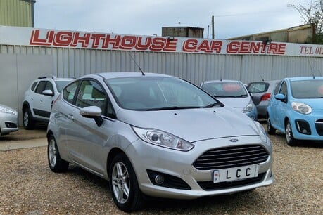 Ford Fiesta ZETEC.. 1 PREVIOUS CUSTOMER.. 7 SERVICES.. £35 R/TAX.. 54 MPG