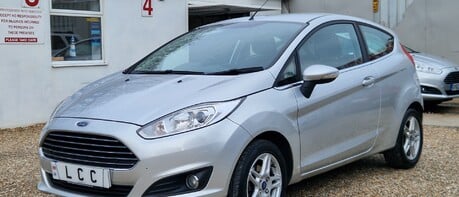 Ford Fiesta ZETEC.. 1 PREVIOUS CUSTOMER.. 7 SERVICES.. £35 R/TAX.. 54 MPG 1