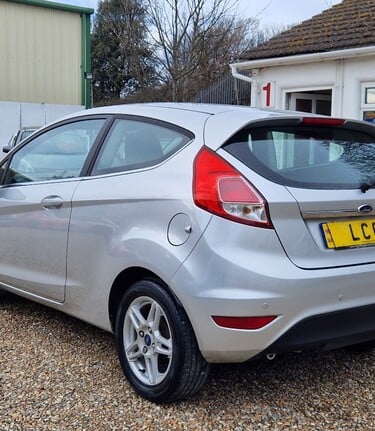 Ford Fiesta ZETEC.. 1 PREVIOUS CUSTOMER.. 7 SERVICES.. £35 R/TAX.. 54 MPG 3