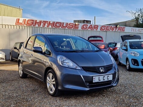 Honda Jazz I-VTEC ES PLUS.. AUTOMATIC..7 SERVICES...AIR CON..STUNNING EXAMPLE 