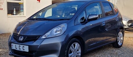 Honda Jazz I-VTEC ES PLUS.. AUTOMATIC..7 SERVICES...AIR CON..STUNNING EXAMPLE  1