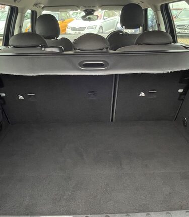 Mini Clubman STUNNING 2.0 COOPER D ! ONLY £35 TAX! 6 SERVICES! SAT NAV! BLUETOOTH! 3