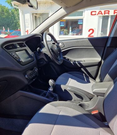 Hyundai i20 1.0 T-GDI PREM NAV 1 PREVIOUS KEEPER!  7 SERVICES..SAT NAV..REVERSE CAMERA 3